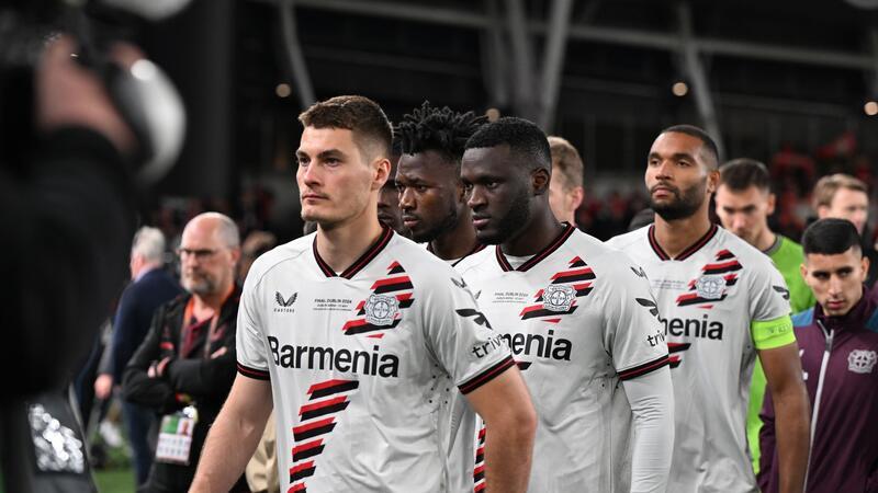 Leverkusen nach Final-Niederlage ernüchtert Dass ihre unglaubliche Serie im 52. Spiel ausgerechnet in einem Finale endete, schmerzte alle bei Bayer Leverkusen sehr.