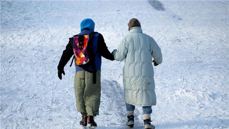 Dass wir frieren, hat mit verschiedenen Faktoren zu tun – darunter unserer Muskelmasse und unserem Nervensystem.