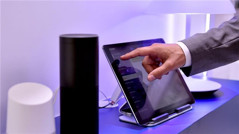 Daten, die etwa Geräte für das „smart Home“ sammeln, sollen Nutzerinnen und Nutzern ab Freitag leichter zugänglich gemacht werden. (Symbolbild)