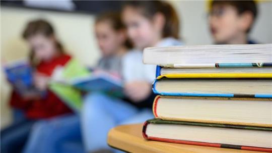Daten einer Krankenkasse zeigen, dass die Zahl der Kinder mit sprachlichen oder motorischen Defiziten in Niedersachsen wächst. 