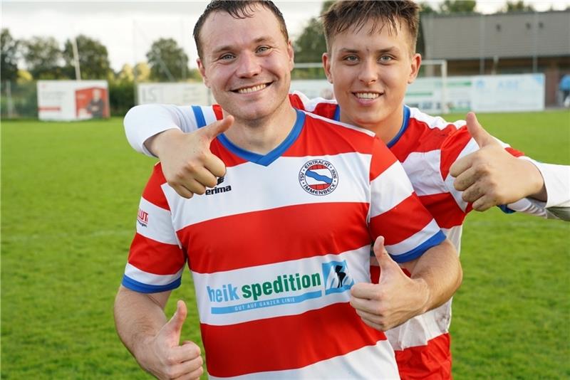 Immenbeck düpiert den amtierenden Meister Hammah Daumen hoch: Die Immenbecker Marco Mernik und Nelson Eberstein freuen sich über den Sieg in Hammah. Foto: Austrian _Ben