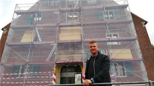 David Behrendt von der Gebäudewirtschaft Stade betreut als Bauleiter die Arbeiten am Schwedenspeicher.