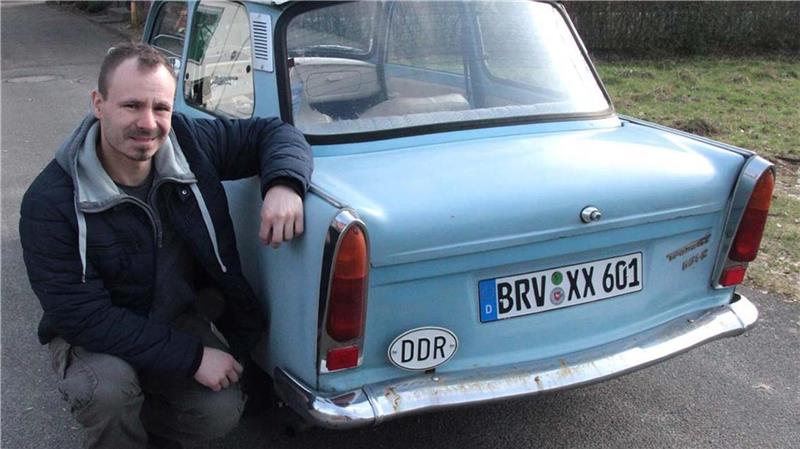 Sittenser zieht mit seinem Trabant die Blicke auf sich David Jarchow aus Sittensen ist stolzer Trabi-601-Eigentümer. Foto: Bonath
