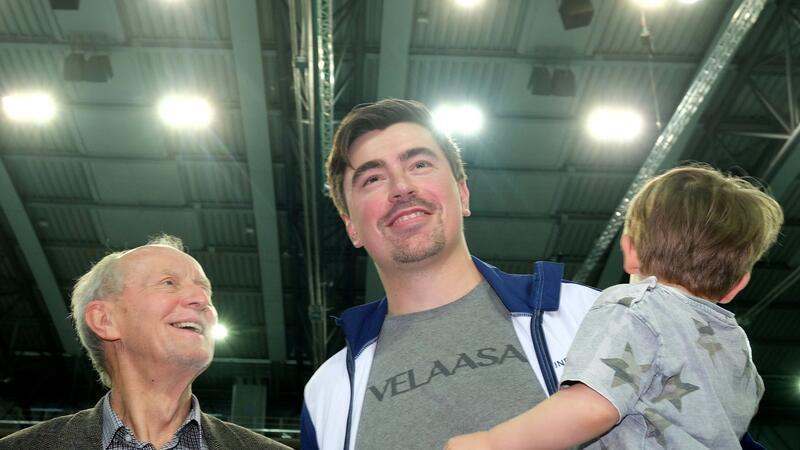 Kugelstoßer Storl bei Hallen-Meisterschaften verabschiedet David Storl (M) wurde bei den deutschen Hallen-Meisterschaften in Leipzig verabschiedet.