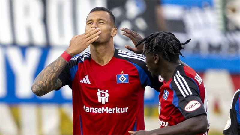 Davie Selke brauchte nur wenige Sekunden nach seiner Einwechslung für sein Premierentor für den HSV.