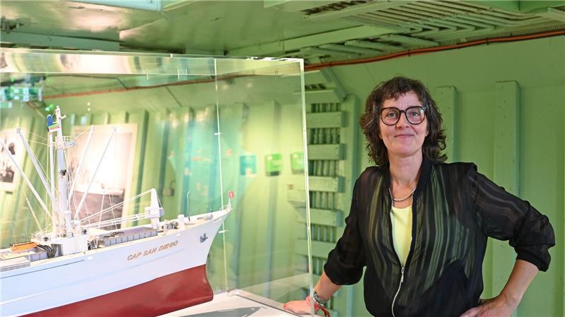 Mit Käfer und Strauß: Neue Ausstellung auf „Cap San Diego“ Dawn Parisi ist Kuratorin der neuen Dauerausstellung auf der „Cap San Diego“.