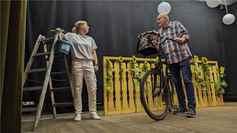 Gottesdienst und Theater auf Platt: Wenn die Meinungen gespalten sind De Moorpuggen auf der Bühne bei einem der letzten Plattdeutschen Gottesdienste.