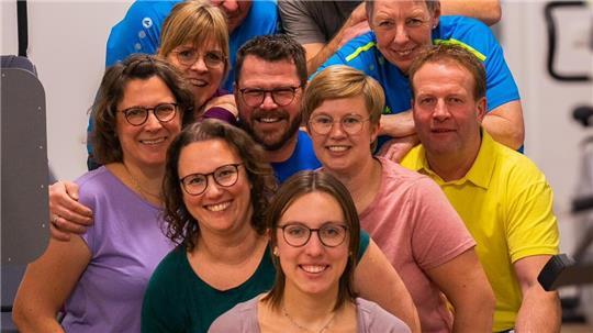De Moorpuggen aus Ahrensmoor bringen die Komödie „Fitness, Fitness, Fitness!“ auf die Bühne der Festhalle in Ahrensmoor.
