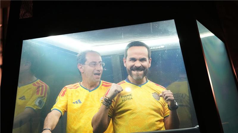 Rechter Anwalt steht vor Sieg bei Kolumbien-Wahl De la Espriella trat mit einem Trikot der Fußball-Nationalmannschaft vor seine Anhänger - und hinter Panzerglas