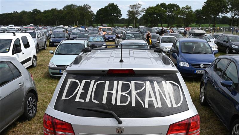 Deichbrand 2023: Das Festival steht kurz bevor. Aber was sollte man bei der Anreise beachten? Wo kann man parken? Welche Straßen sind besonders voll? Foto: Jaspersen/dpa