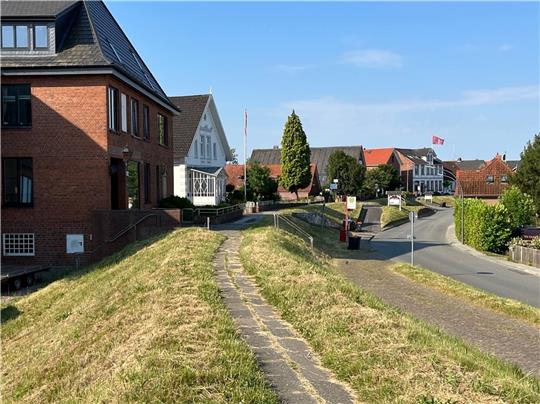 Deichhufendörfer wie Cranz prägen das Alte Land. Foto: Vasel