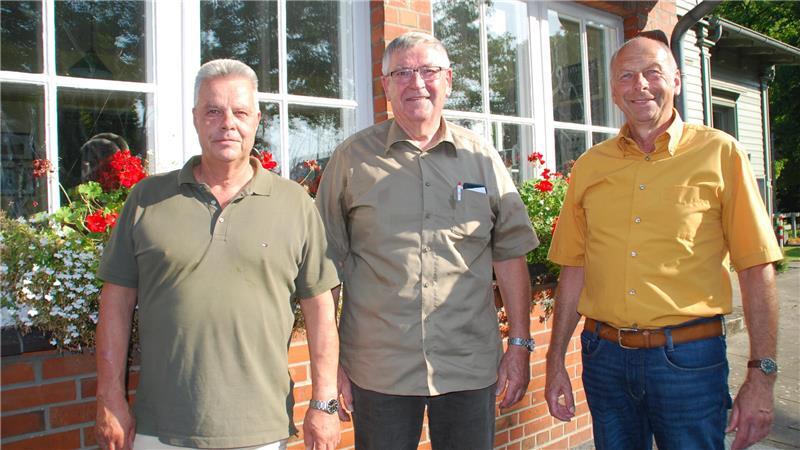 Deinster Jäger und Naturschützer (von links): Manfred Dubbels, Herbert Schmetjen und Hans-Martin Vagts.