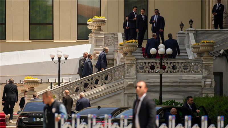 Ukraine und Russland einigen sich auf Gefangenenaustausch Delegationen der neuen direkten Verhandlung zwischen Russland und der Ukraine kommen unter türkischer Führung zusammen