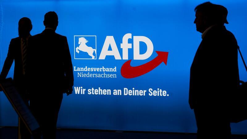 AfD Niedersachsen kritisiert Verfassungsschutz-Beobachtung Delegierte und Besucher kommen zum Landesparteitag der AfD Niedersachsen in der Congress Union Celle.