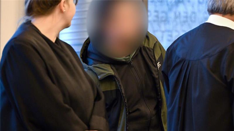 Prozess um vierfachen Mord: Überraschendes Geständnis Dem Angeklagten werden vier Straftaten vorgeworfen. (Archivbild)