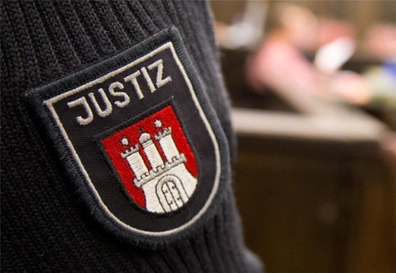 Hamburger Musiklehrer soll Mädchen missbraucht haben Dem Angeklagten wird Missbrauch in 21 Fällen vorgeworden. Symbolfoto: dpa
