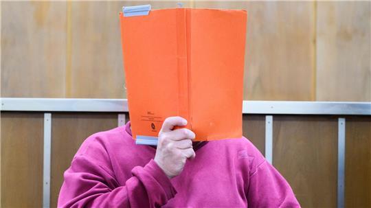 Dem Angeklagten wird vorgeworfen, im Juli 2025 in Bad Münder seine Nachbarin getötet zu haben. (Archivbild)