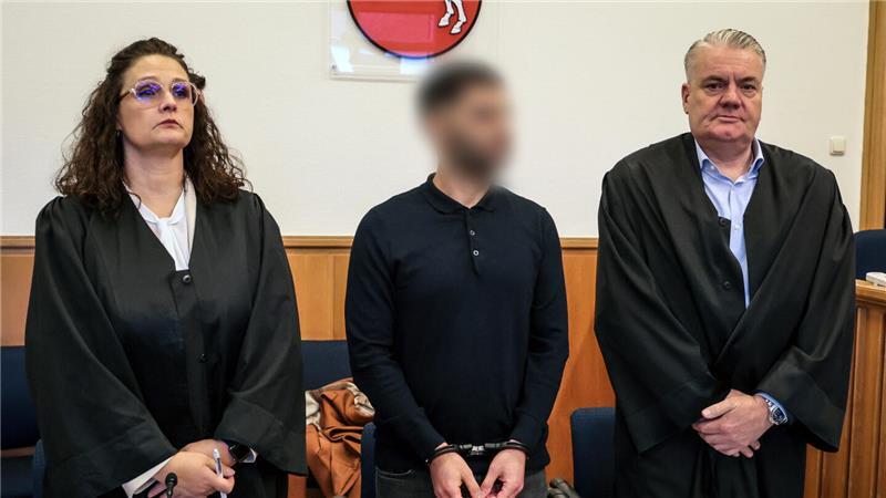 Dem Angeklagten wird vorgeworfen, im März 2024 einen 35-Jährigen mit einem Messerstich in den Kopf getötet zu haben.