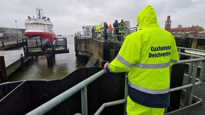Eigentümer zahlen 24 Jahre lang unrechtmäßig Beiträge Dem Cuxhavener Deichverband ist ein Fehler unterlaufen: Fast 25 Jahre lang wurden Grundstücke zum Verbandsgebiet gezählt, die gar nicht dazugehörten. Die Eigentümer mussten zu Unrecht zahlen.