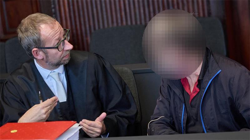 Dem Mann hatte in einer von seinem Anwalt Andreas Lange verlesenen Erklärung am ersten Prozesstag gestanden. (Archivbild)