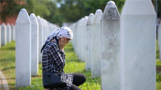 Dem Massaker von Srebrenica im Zuge des Bosnien-Kriegs fielen 8000 bosnische Muslime zum Opfer.