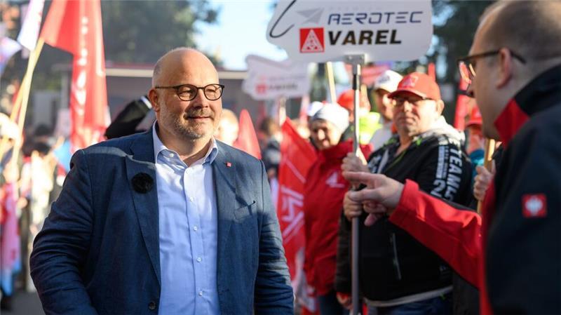 Dem Verhandlungsführer der IG Metall Küste geht das Angebot der Arbeitgeber nicht weit genug.