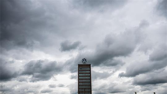 Dem Wolfsburger Autobauer droht ein Arbeitskampf. (Archivbild)