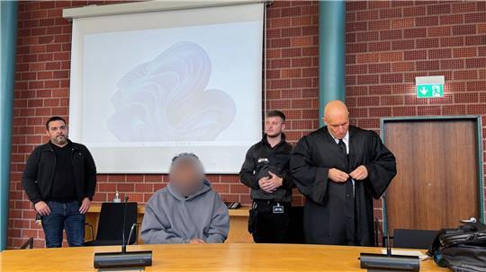Dem angeklagten 50-Jährigen wird Mord aus niedrigen Beweggründen vorgeworfen.