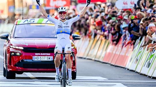 Demi Vollering hat sich bei der Tour de France das Gelbe Trikot geholt. (Archivbild)