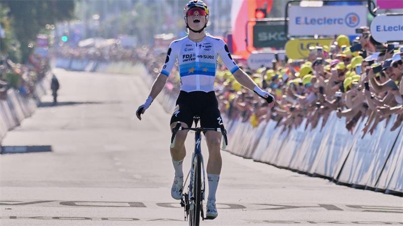 Revanche im Sekundenkrimi: Vollering gewinnt Tour Demi Vollering hat zum zweiten Mal die Tour de France der Frauen gewonnen.