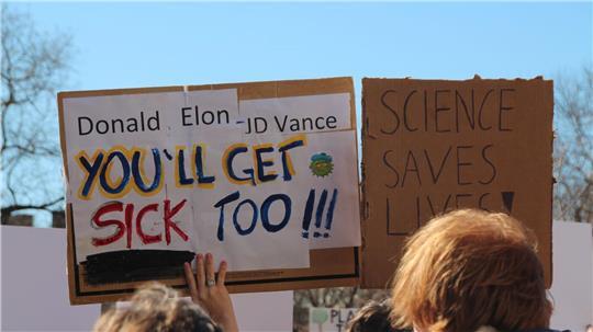 Demo von Wissenschaftlern gegen Kürzungen. 
