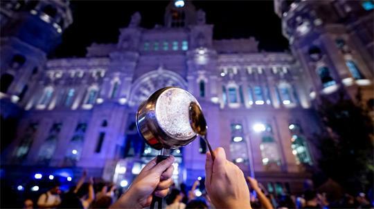 Demonstranten in Spanien fordern bezahlbaren Wohnraum. 