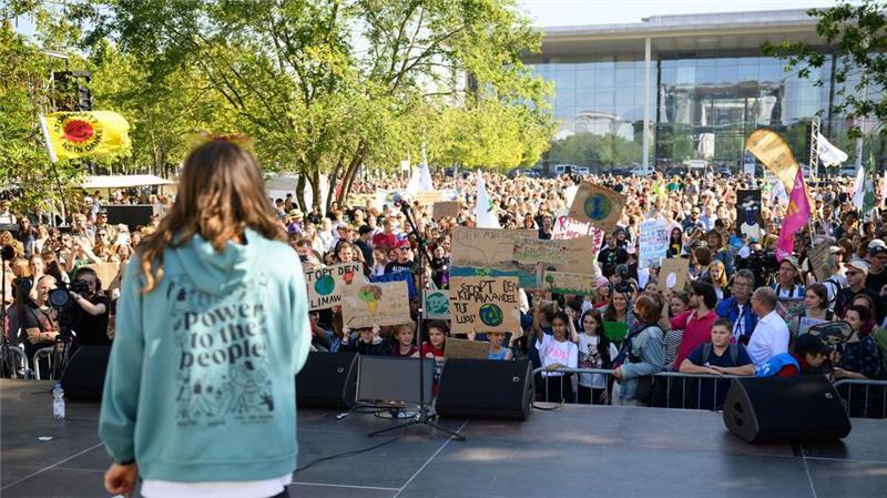 Tausende bei Demonstrationen für Klimaschutz Demonstration fürs Klima: Mehrere Tausend haben in Berlin protestiert.