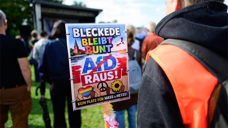 Demonstrierende bei Wahlkampfveranstaltung der AfD