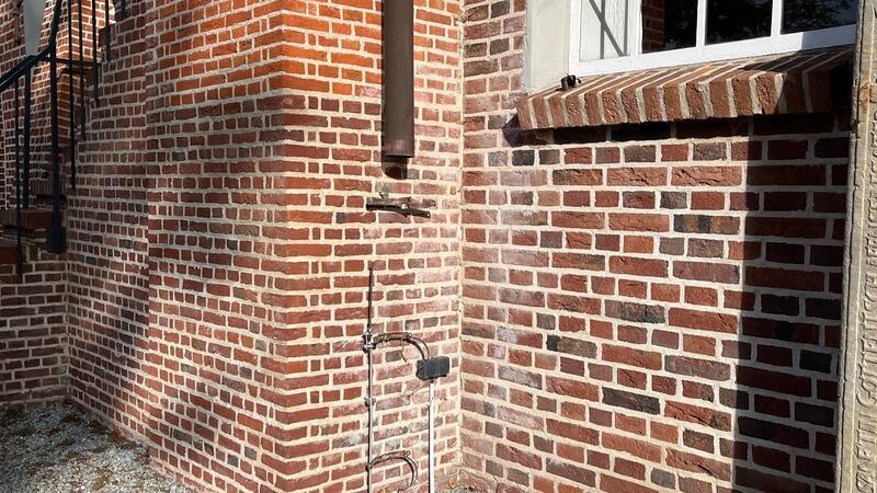 Polizei jagt gottlose Kriminelle nach Kupferdiebstahl im Alten Land Demontiert - auch der Blitzableiter der St. Nikolai-Kirche ist kaputt.