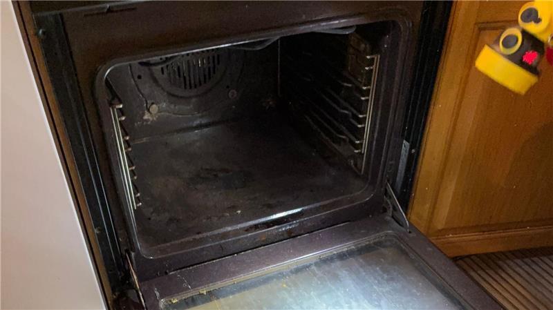 Den Backofen solle man nun nicht mehr für Lebensmittel benutzen, so die Polizei.