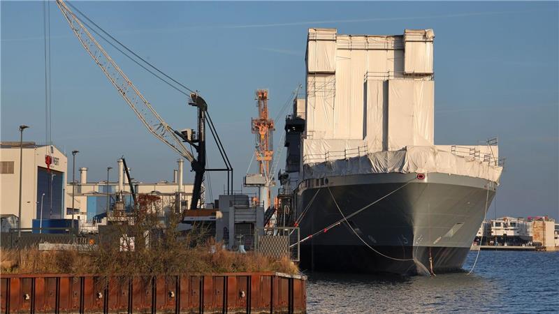 Den Bau von zwei neuen Betriebsstoffversorgern in Rostock hätte die Meyer-Werft-Gruppe nicht annehmen sollen, sagen die Sanierer - der Auftrag sei „hochdefizitär“. (Archivbild) 