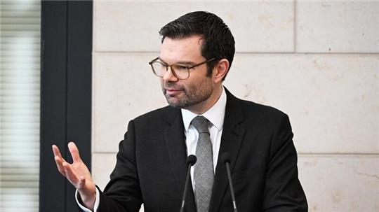 Den Deutschen fehle manchmal Gemeinschaftsgefühl, findet Buschmann.