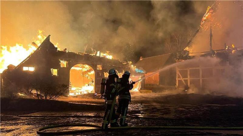 Vom Alarm bis zum nächsten Morgen: Chronologie des Feuerinfernos Den Einsatzkräften bot sich ein Bild wie aus der Apokalypse.