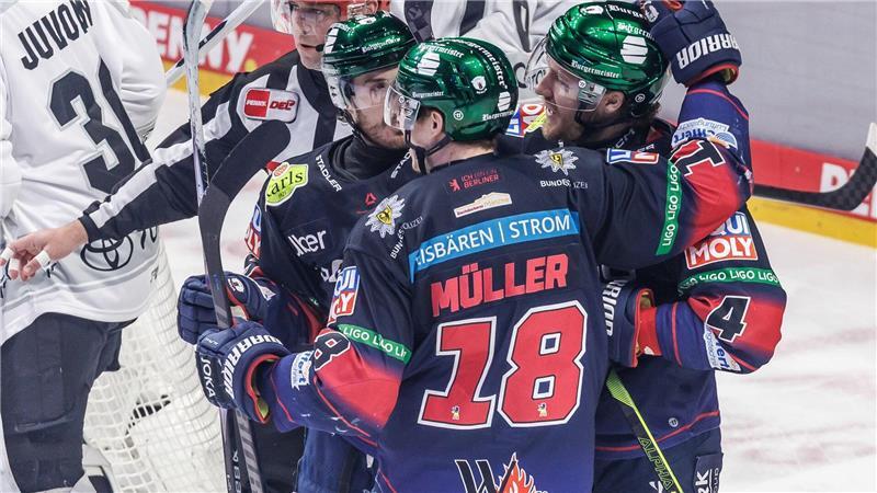 Den Eisbären Berlin gelingt ein überzeugender Serienstart gegen die Haie. 