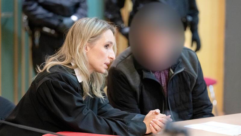 Den Ermittlungen zufolge soll der Mann am 10. September 2023 eine Schülerin mit einem Messer getötet haben, die in Barenburg auf Inlineskates unterwegs war.