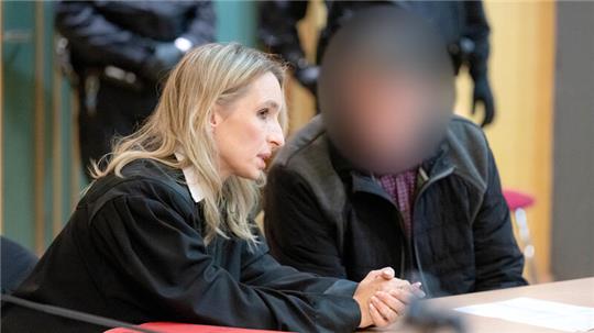Den Ermittlungen zufolge soll der Mann am 10. September 2023 eine Schülerin mit einem Messer getötet haben, die in Barenburg auf Inlineskates unterwegs war.