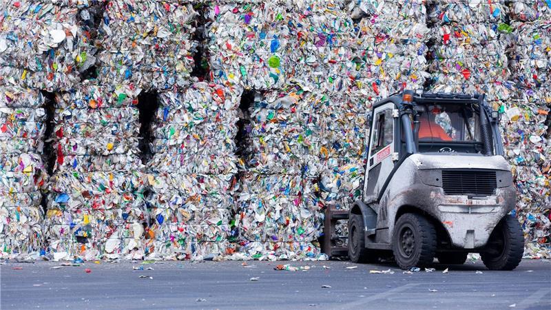 Den Forschenden zufolge könnte sich der globale Plastikverbrauch bis 2060 fast verdreifachen. (Archivbild)