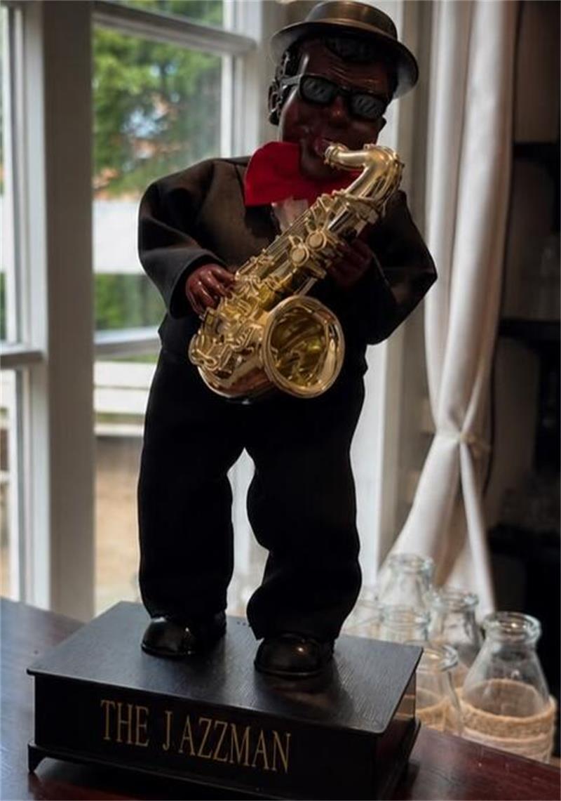 Seit Schützenfest vermisst: Großenwördener Gastwirte suchen ihren Jazz Man Den Jazz Man haben die Betreiber in einem Buxtehuder Trödelladen entdeckt und gleich gekauft, weil er ihnen so gut gefiel.