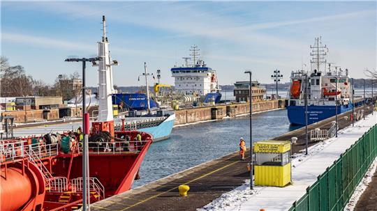 Den Kanal befahren im Moment wieder mehr Schiffe. (Archivbild)