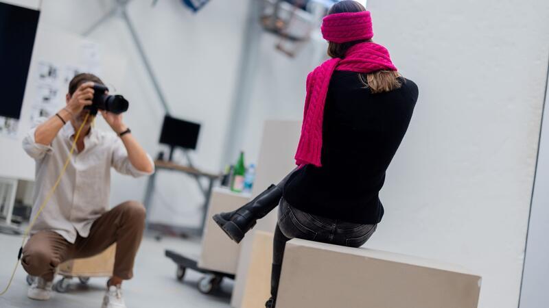 Perfekte Täuschung: Wie KI die Modewelt erobert Den Kopf eines Models im Nachgang ersetzen? Kein Problem für KI, sagt Michael Berger.