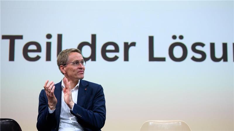 Den Menschen sei es egal, welche Partei einen Punkt umgesetzt habe oder eine rote Linie ziehe, sagt Schleswig-Holsteins Ministerpräsident Günther mit Blick auf die Bundesregierung.