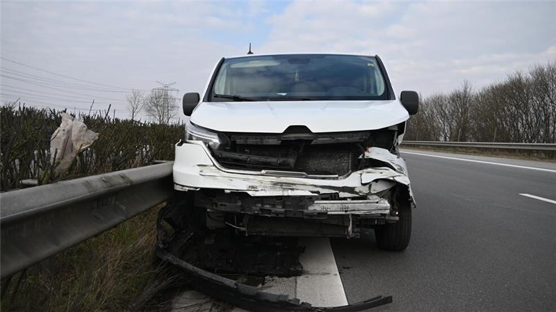 Den Schaden an den beiden Fahrzeugen schätzt die Polizei auf 70.000 Euro.