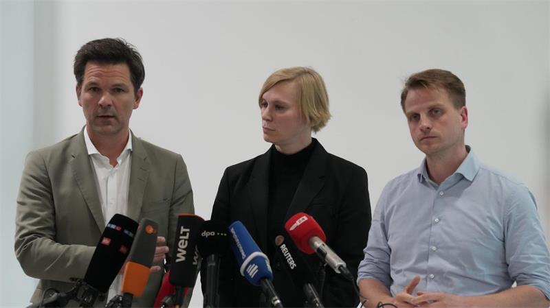 Rot-Grün-Rot in Berlin: Leuchtturm oder Achsbruch? Den Sondierungsstand erläuterten in Berlin am Freitag Steffen Krach von der SPD, Nina Stahr von den Grünen und Maximilian Schirmer von der Linke.