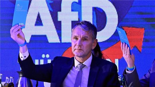 Den Thüringer AfD-Landesverband, dessen Chef Björn Höcke ist, stuft der Verfassungsschutz als gesichert rechtsextrem ein.